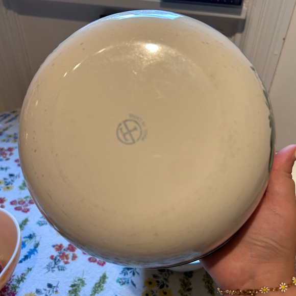 Nesting Set of Three Villeroy & Boch Floral Ceramic Bowls w Green/Yellow Accents - Picture 5 of 10